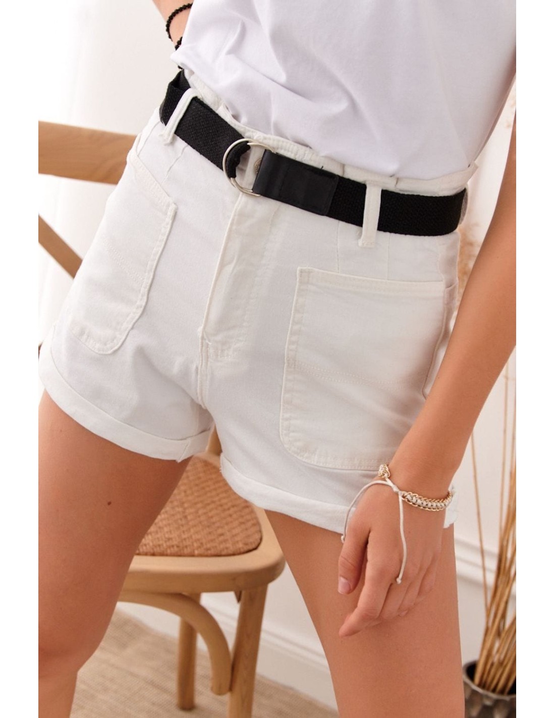 Women\'s short shorts with a belt, white 018 - Online store - Boutique